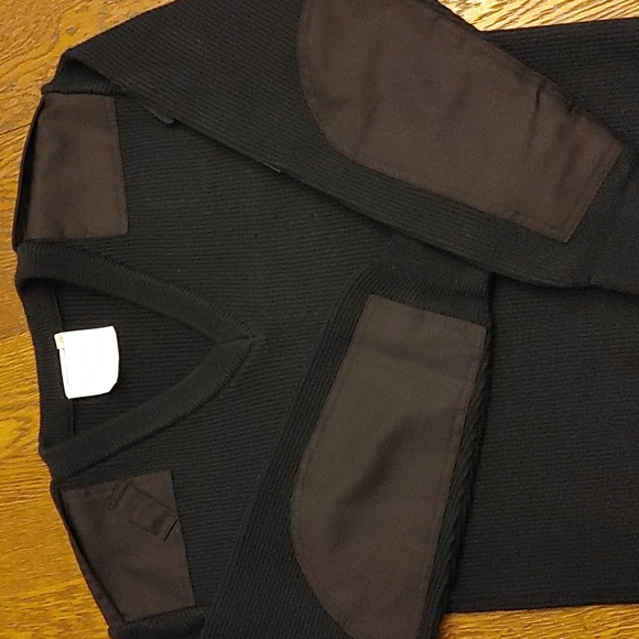 Men's Rib knit 100% Acrylic Pull Over with Epaulet Detail Size Medium - Picture 6 of 8